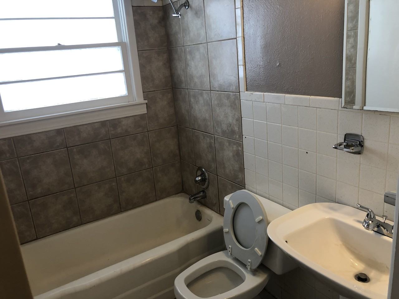 4708 43rd St - Photo 4 of 10