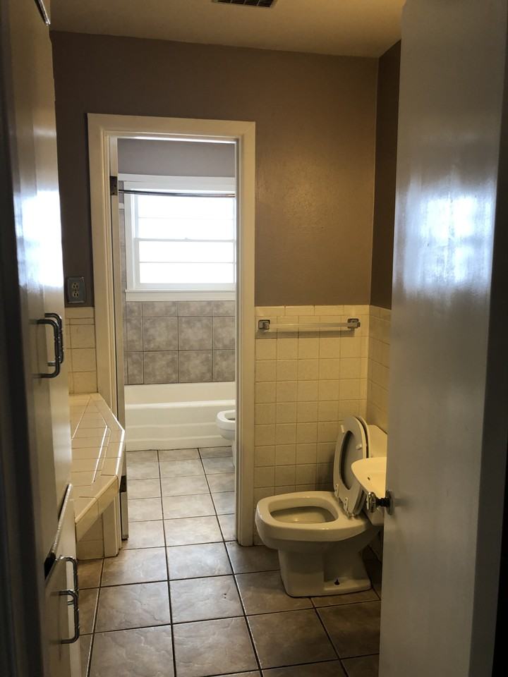 4708 43rd St - Photo 5 of 10