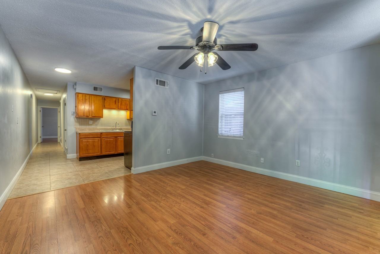 779 779/781 Metcalf Place, #779 - Photo 2 of 12
