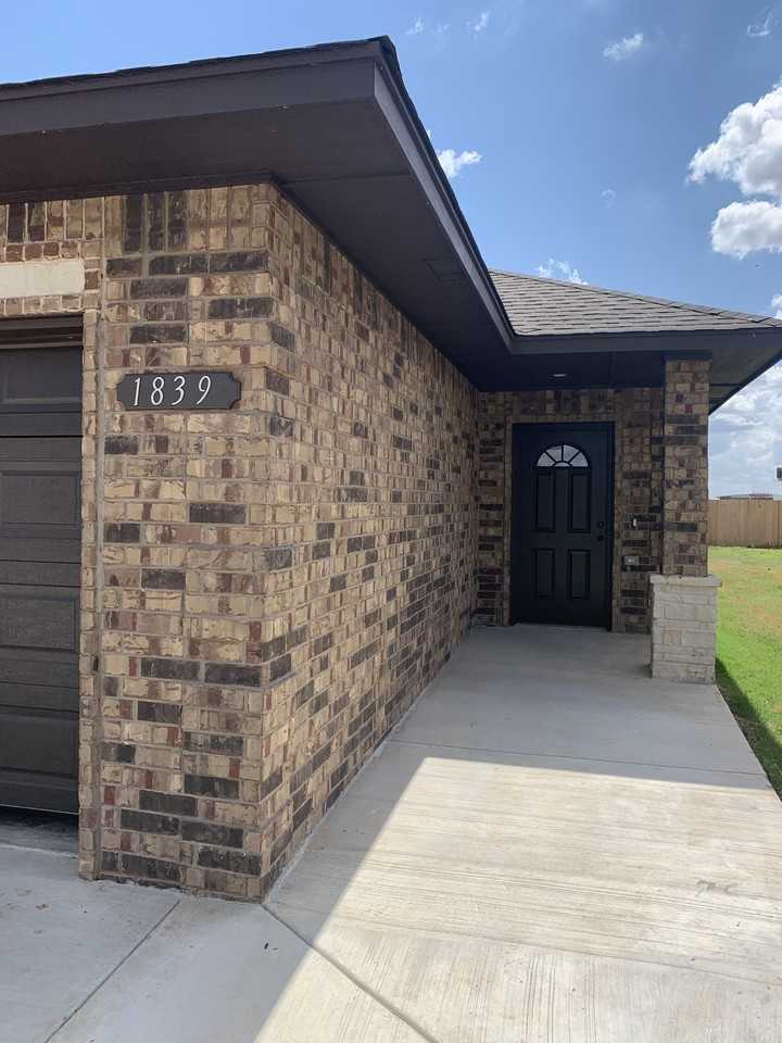 1839 Cypress Ln - Photo 2 of 11