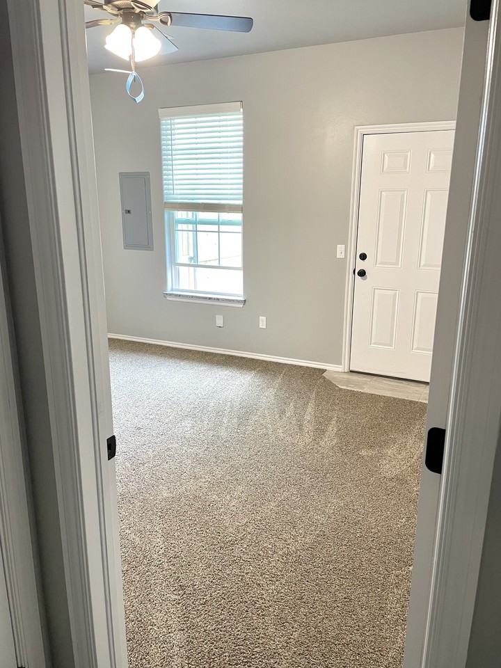 1839 Cypress Ln - Photo 3 of 11