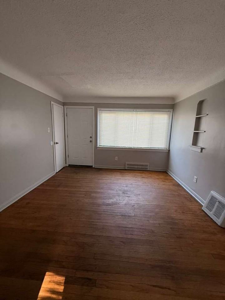 16581 Wormer St - Photo 2 of 11