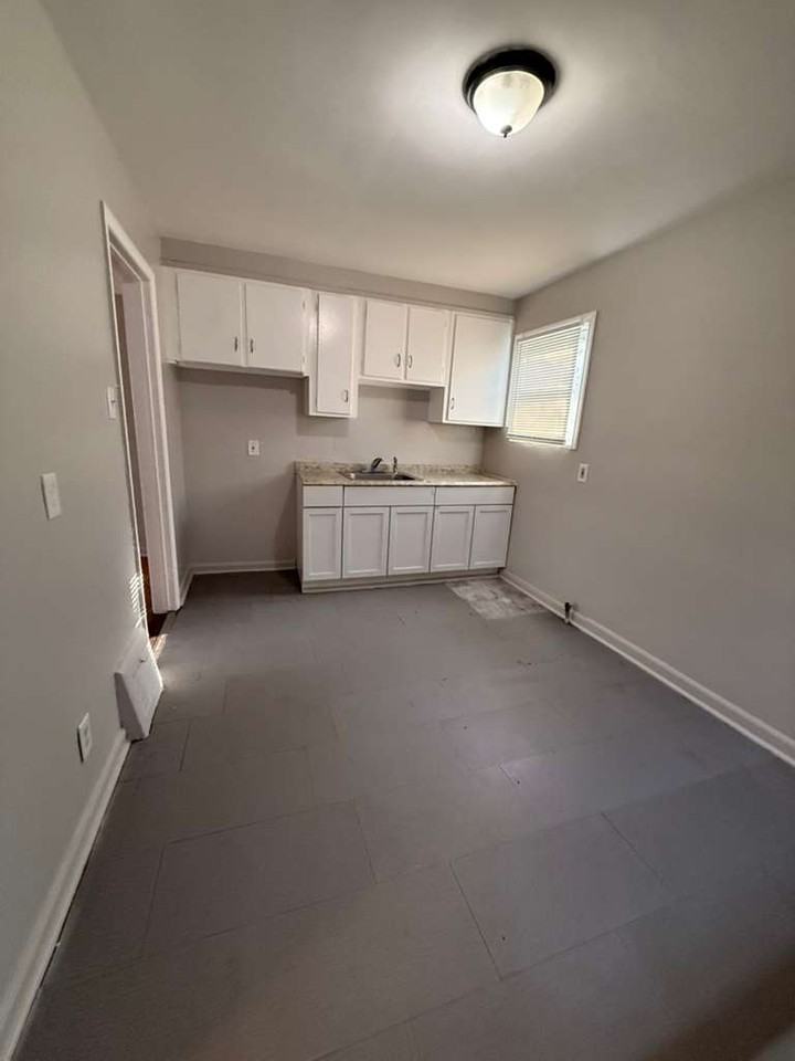 16581 Wormer St - Photo 4 of 11