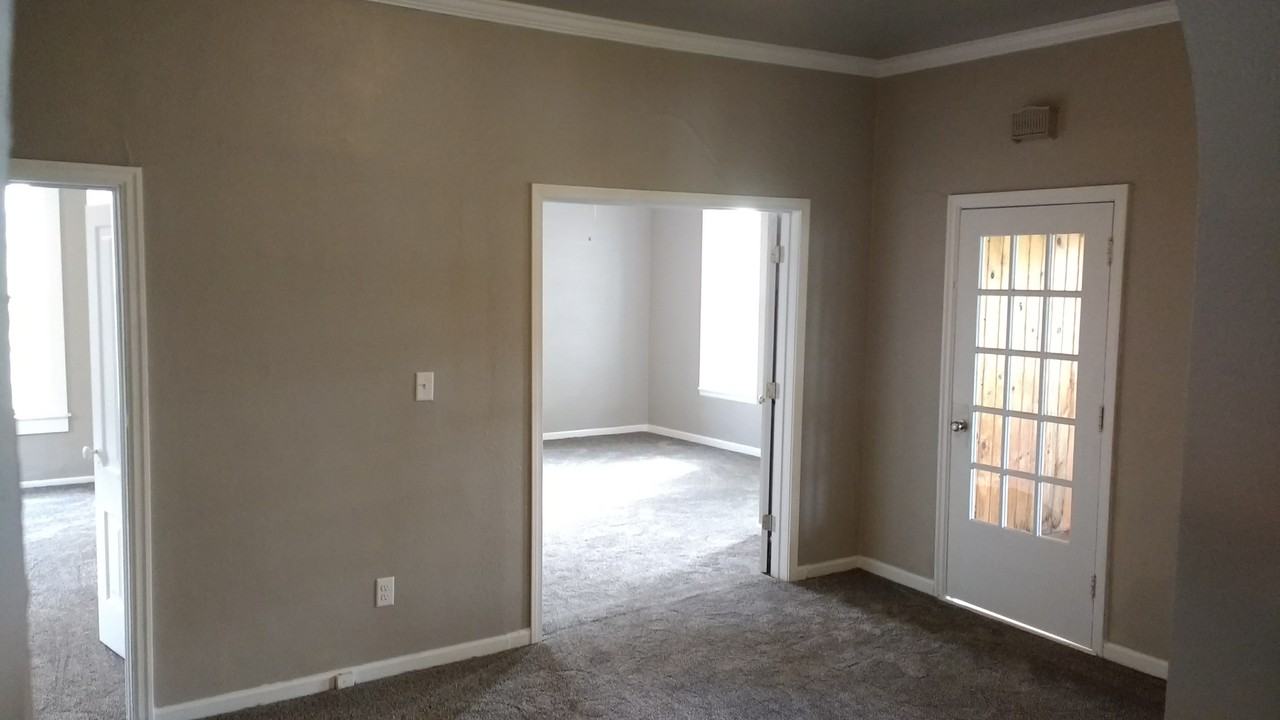901 1st St N - Photo 2 of 16