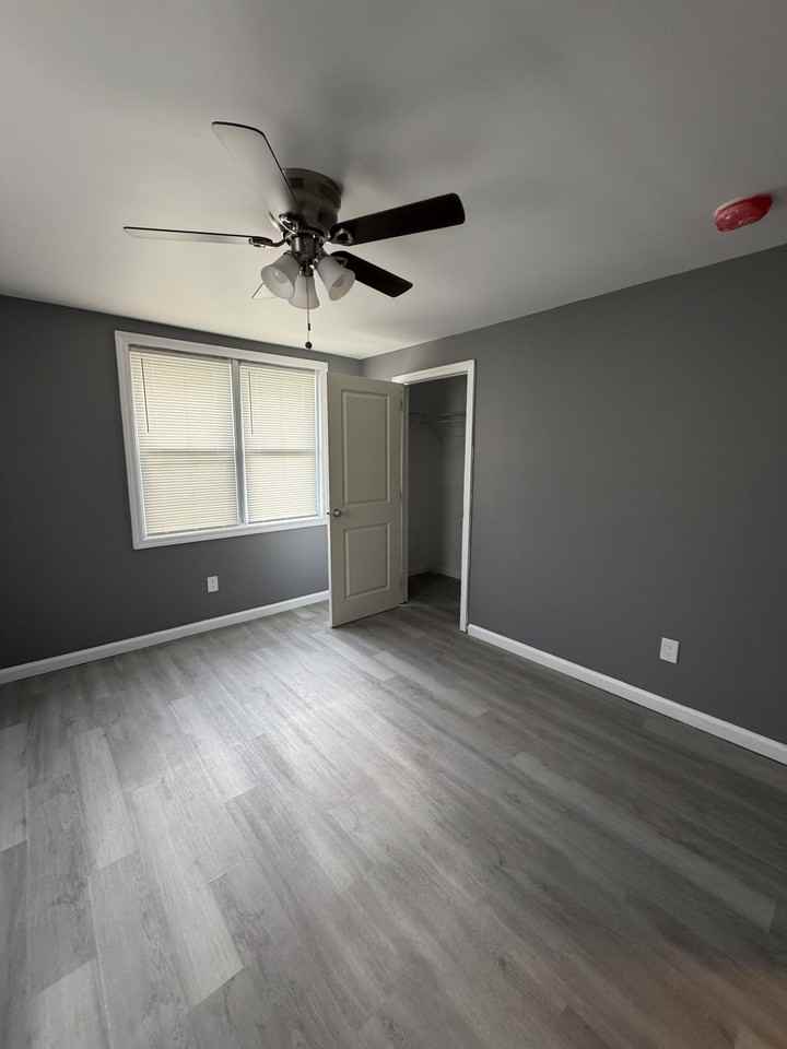 547 Eastlawn Ave - Photo 4 of 8