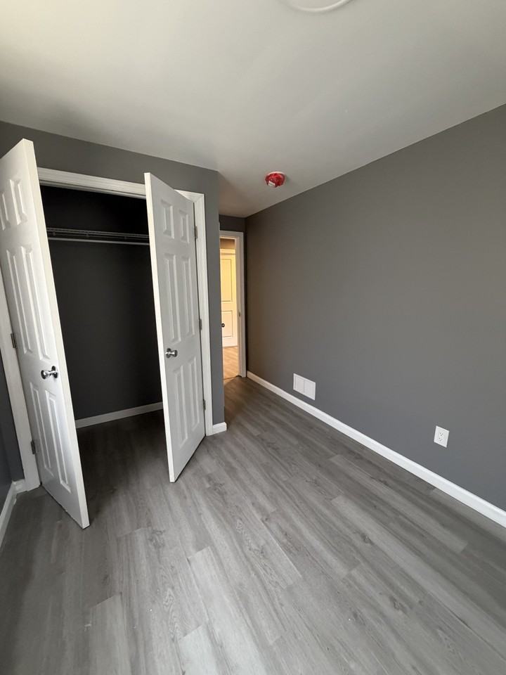 547 Eastlawn Ave - Photo 5 of 8