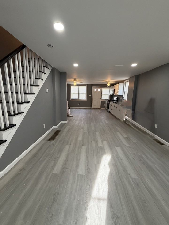 547 Eastlawn Ave - Photo 6 of 8