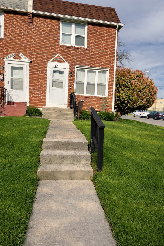 547 Eastlawn Ave - Photo 7 of 8