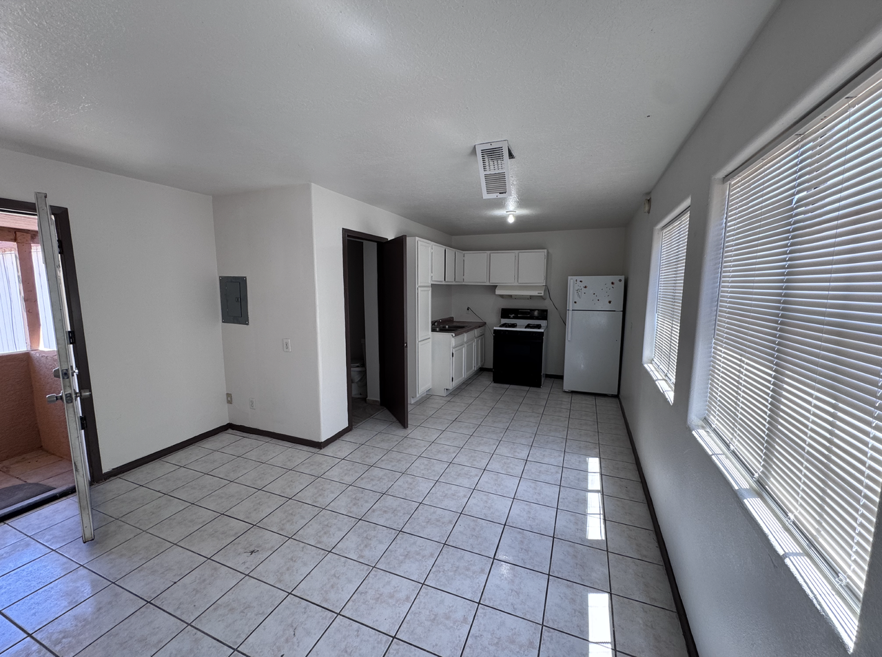 240 Wheeler Ave Se #B - Photo 3 of 7