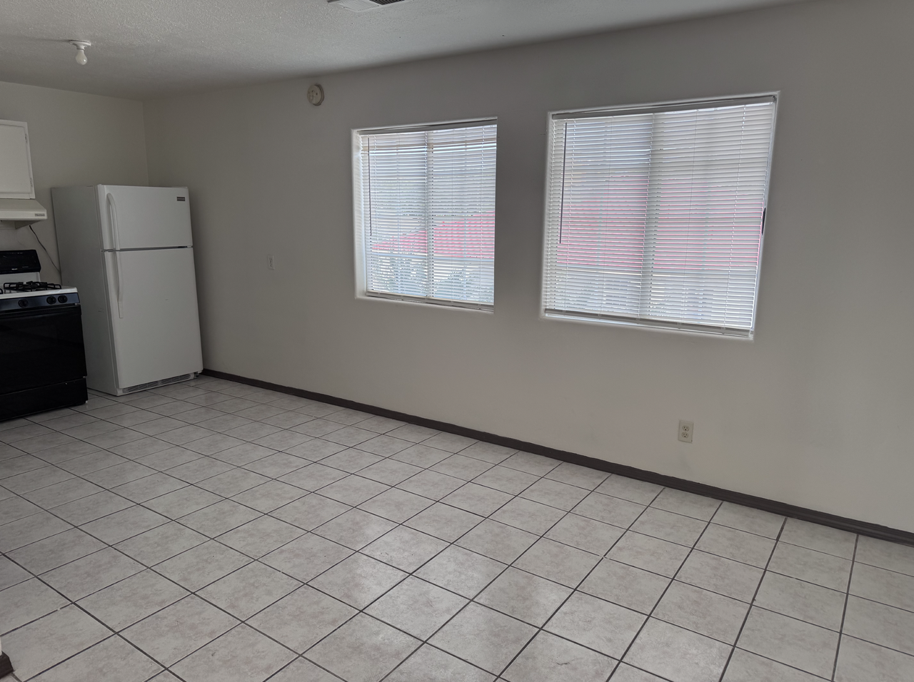 240 Wheeler Ave Se #B - Photo 4 of 7