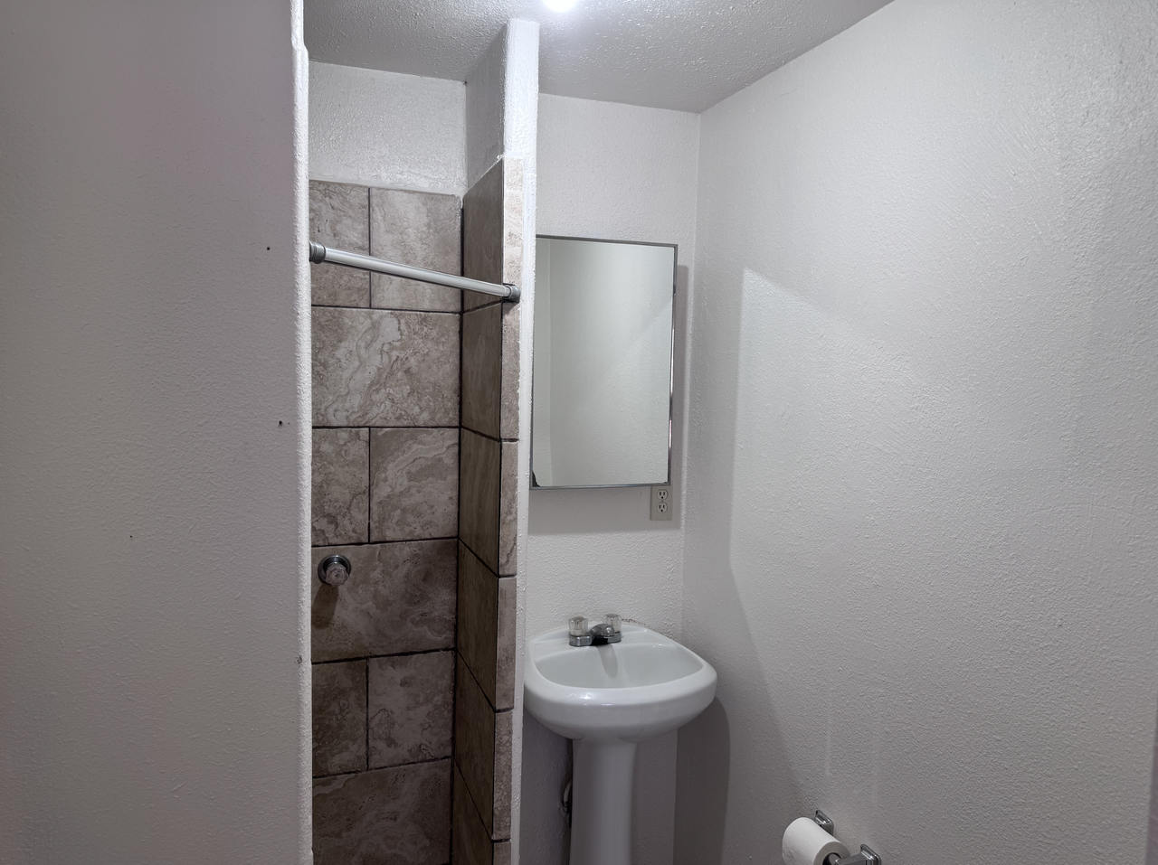 240 Wheeler Ave Se #B - Photo 5 of 7