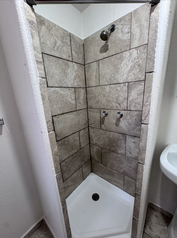 240 Wheeler Ave Se #B - Photo 6 of 7