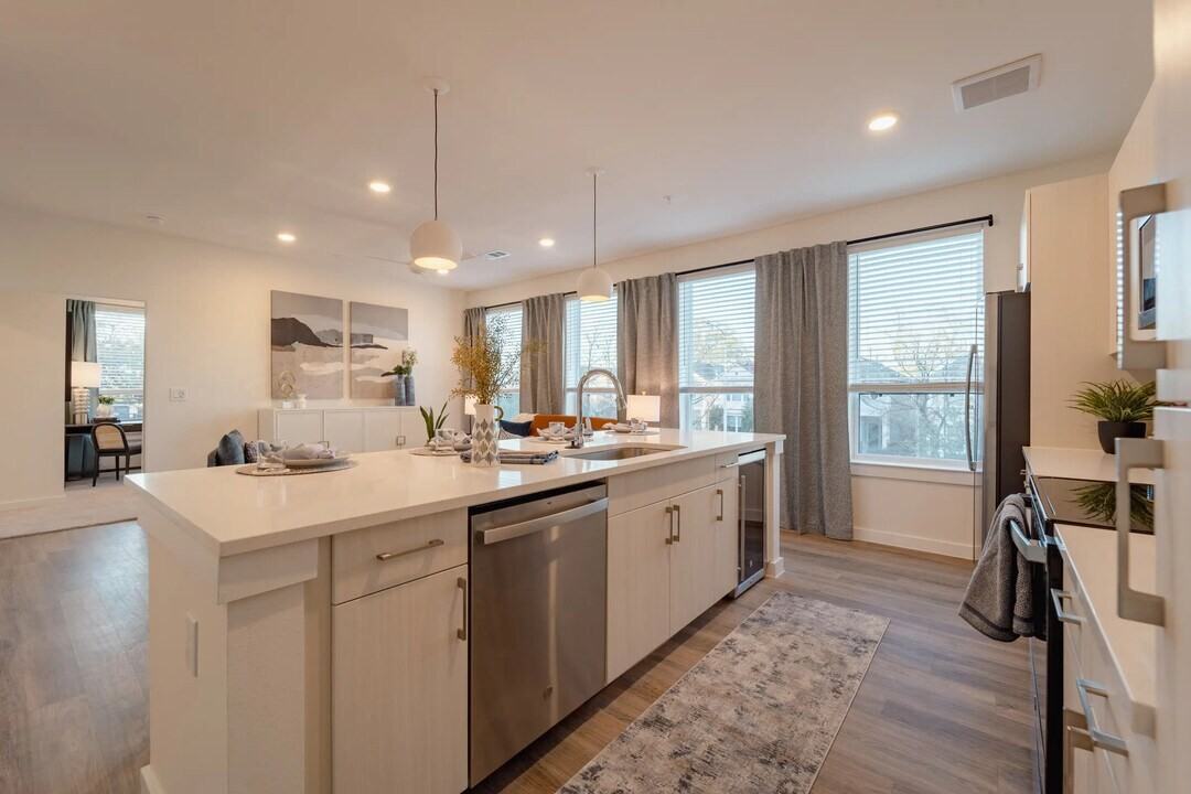 501 W 24th St #COH - Photo 3 of 9