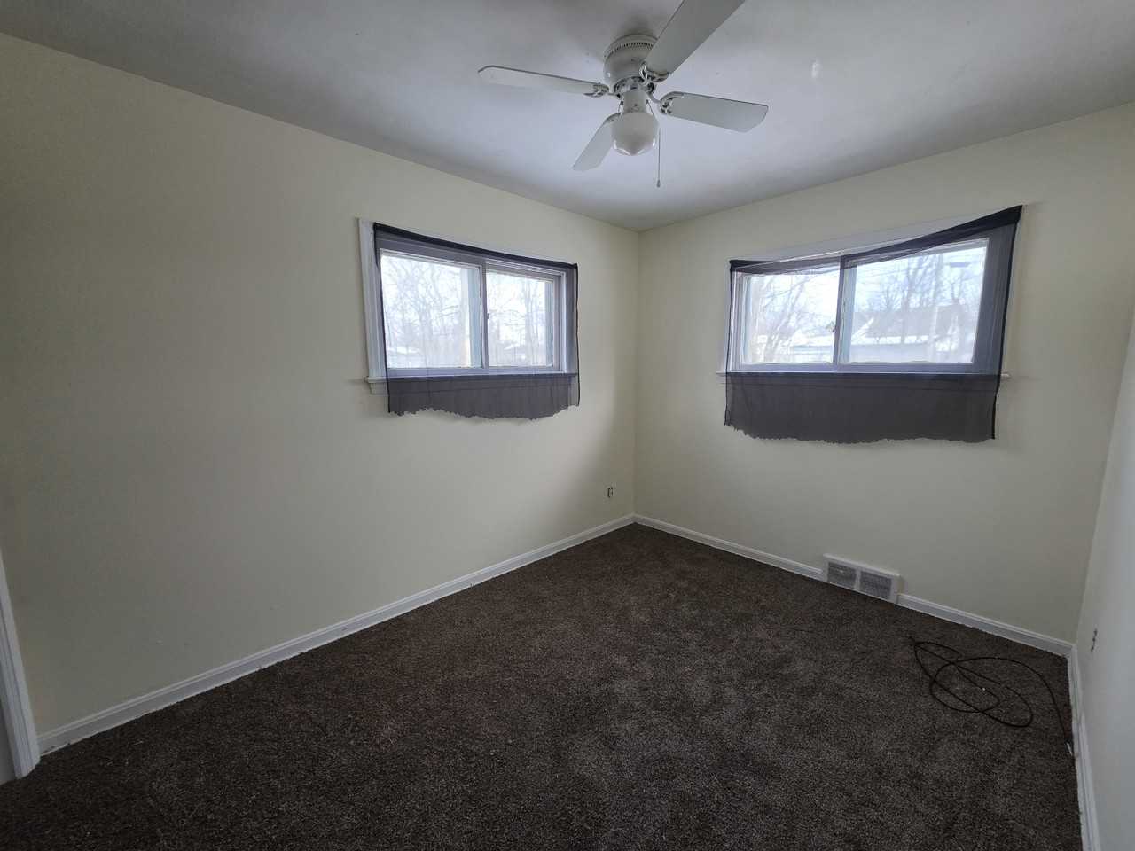 4345 E 142nd St - Photo 3 of 10