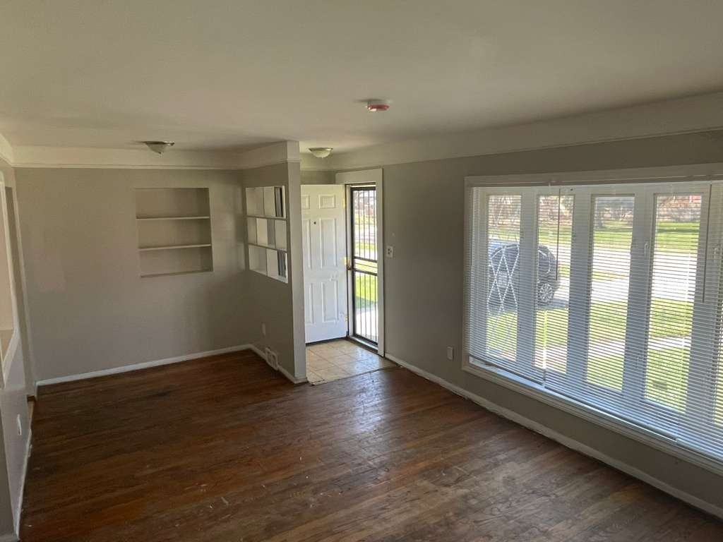 16896 Salem St - Photo 2 of 9