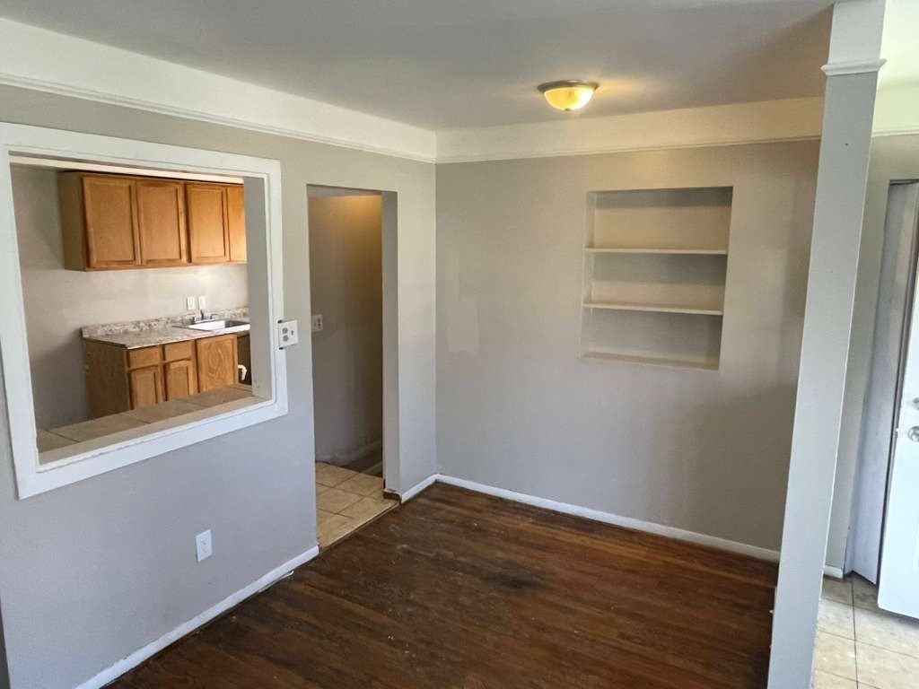 16896 Salem St - Photo 4 of 9