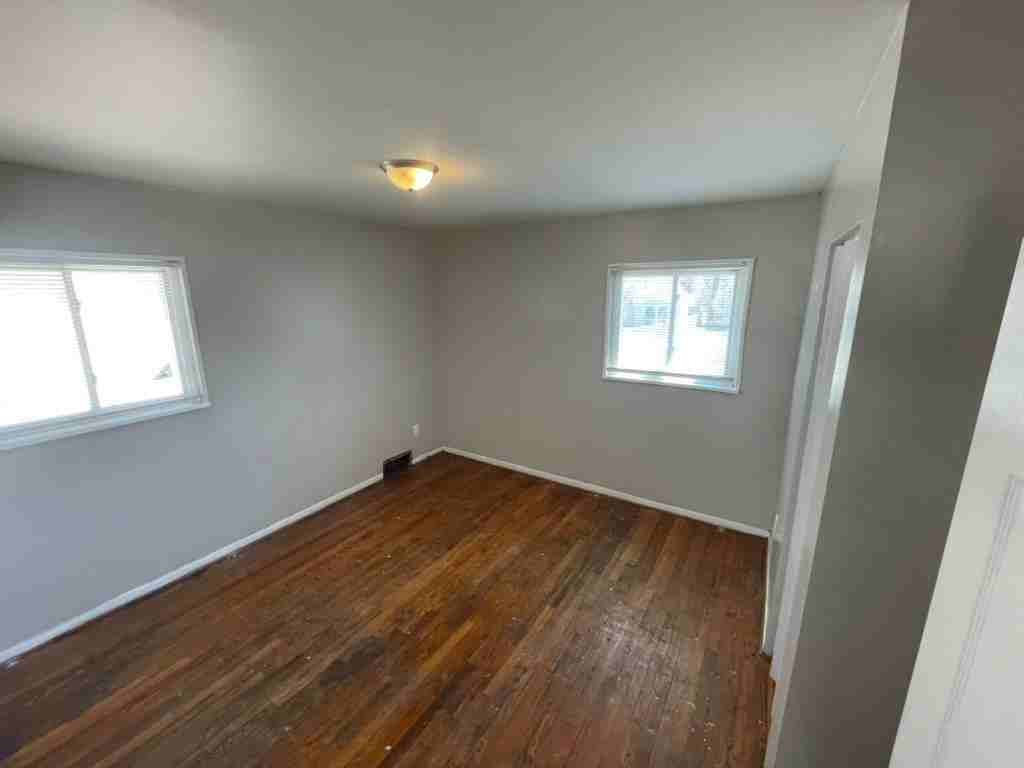 16896 Salem St - Photo 6 of 9