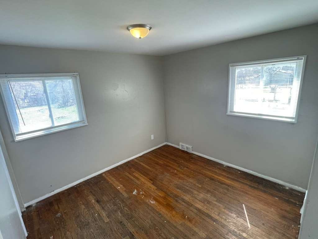 16896 Salem St - Photo 7 of 9