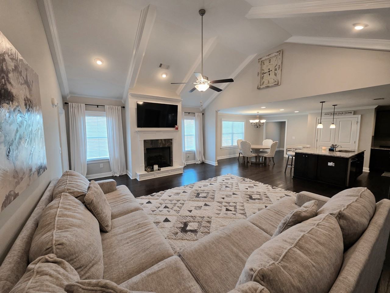 656 Riverdale Dr - Photo 2 of 25
