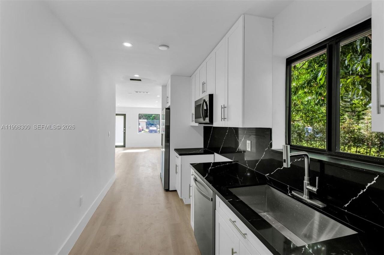 1595 Ne 143rd St #1 - Photo 3 of 16