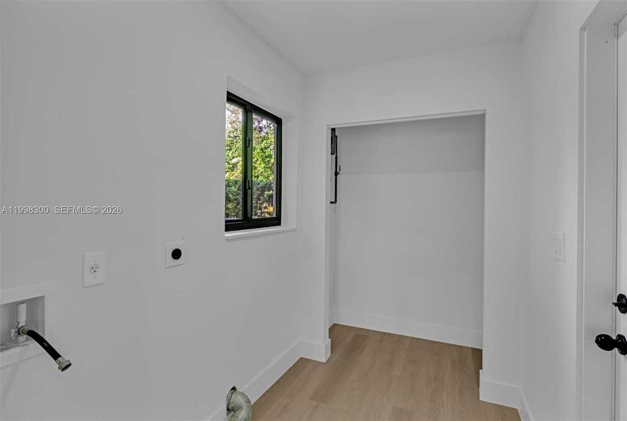 1595 Ne 143rd St #1 - Photo 4 of 16