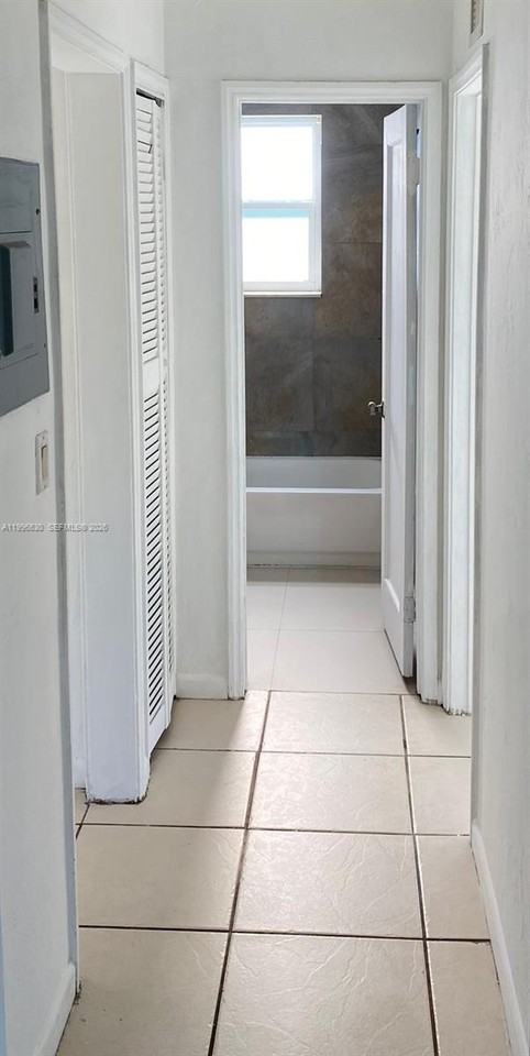 920 Ne 108th St - Photo 6 of 13