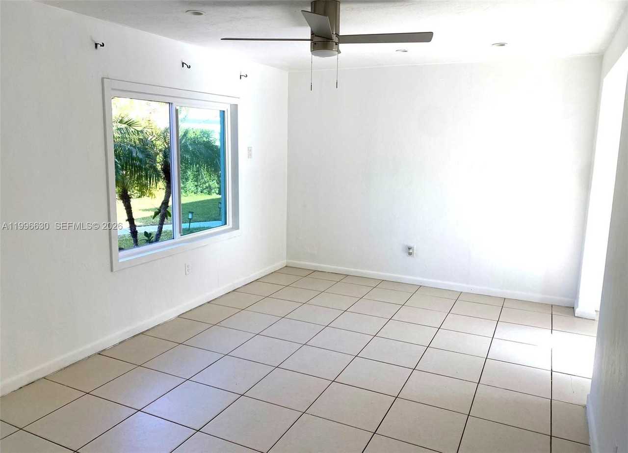 920 Ne 108th St - Photo 7 of 13