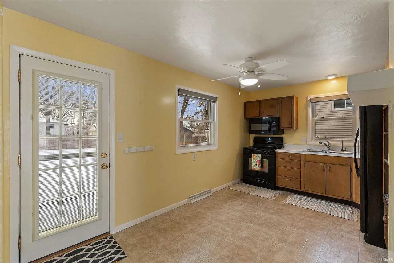 1715 Rerick St - Photo 7 of 34