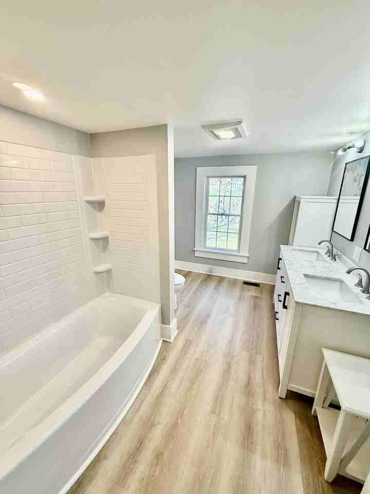 1213 Glenwood Heights Rd - Photo 2 of 17