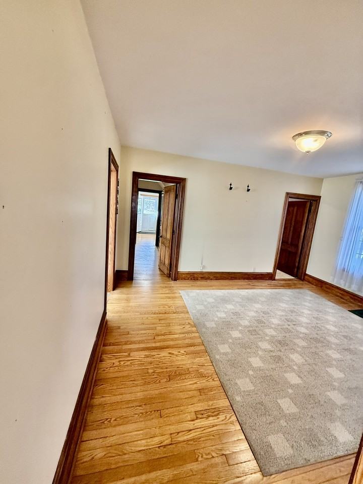 1213 Glenwood Heights Rd - Photo 3 of 17