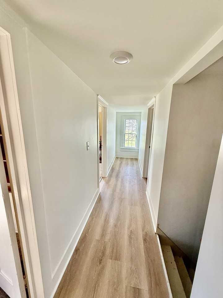 1213 Glenwood Heights Rd - Photo 5 of 17