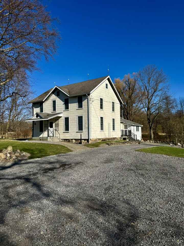 1213 Glenwood Heights Rd - Photo 7 of 17