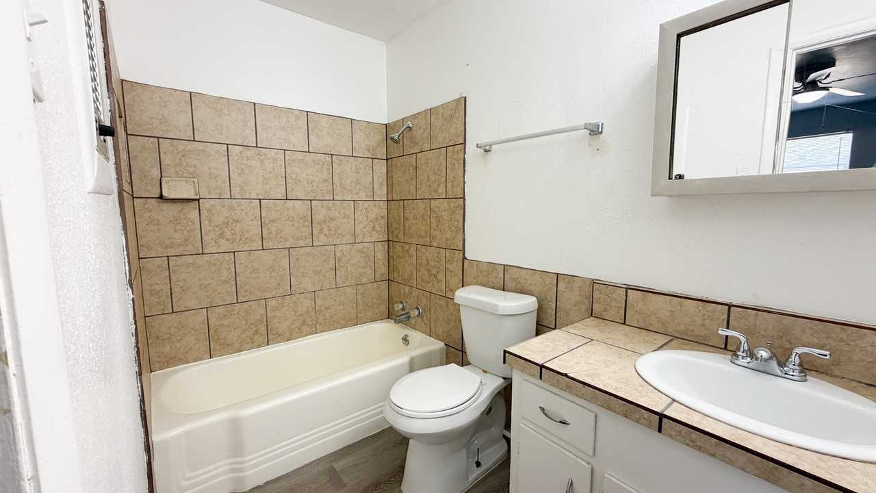2512 1702, 1704, 1706,26Th St, Unita #1706A - Photo 7 of 16