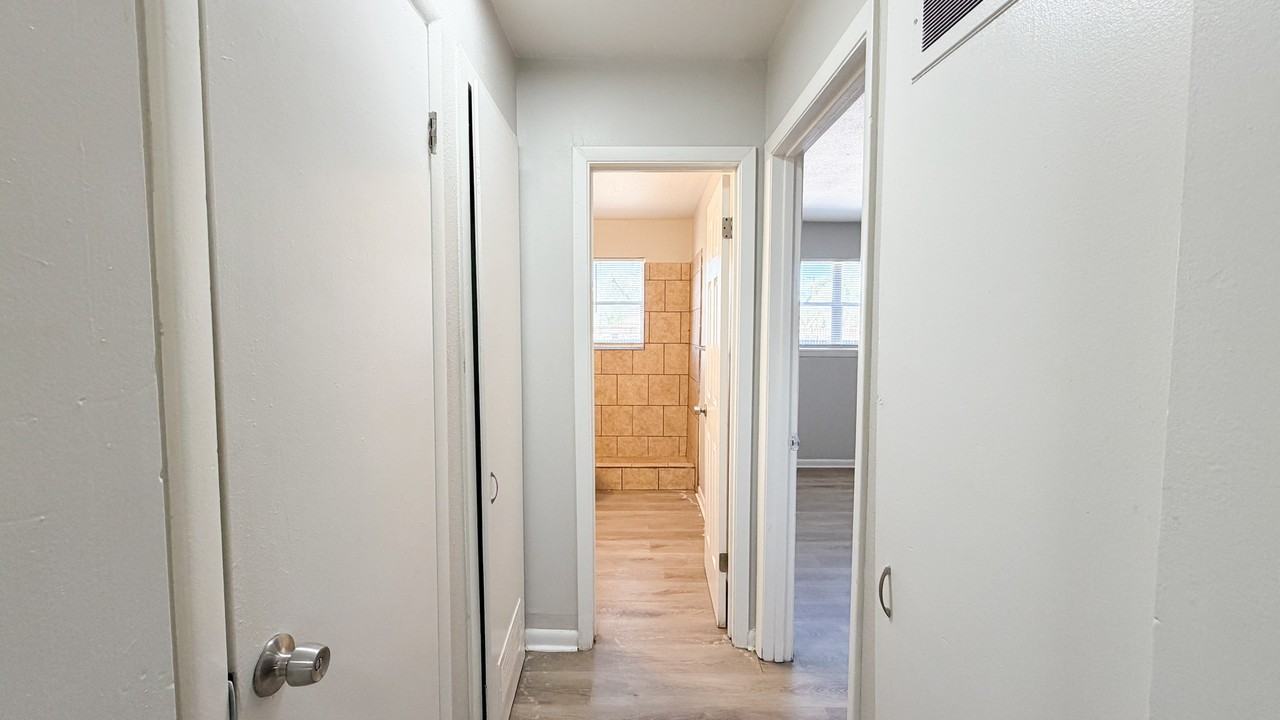 2512 1702, 1704, 1706,26Th St, Unitc #1706C - Photo 6 of 12