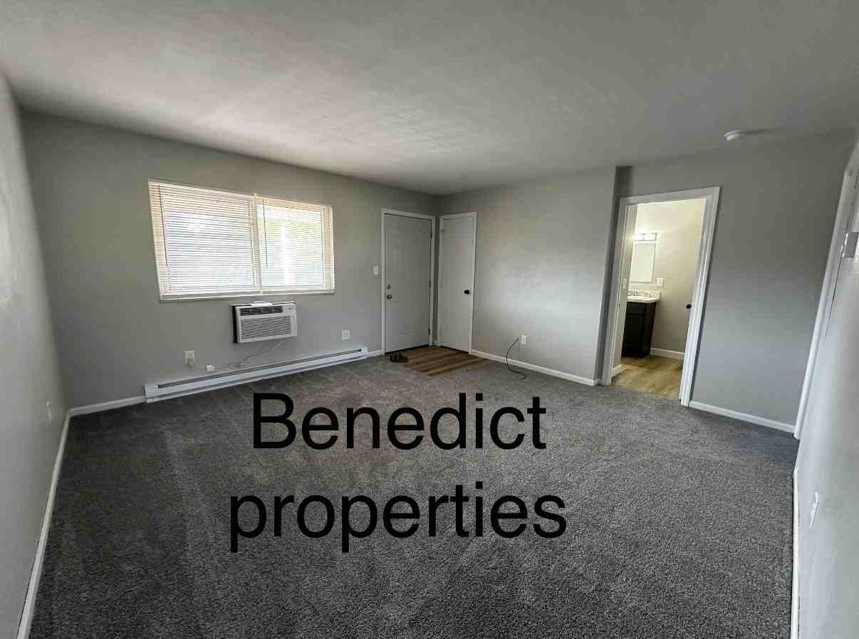 920 N Detroit St #22 - Photo 2 of 9