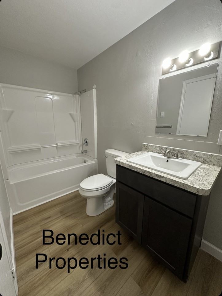 920 N Detroit St #22 - Photo 7 of 9