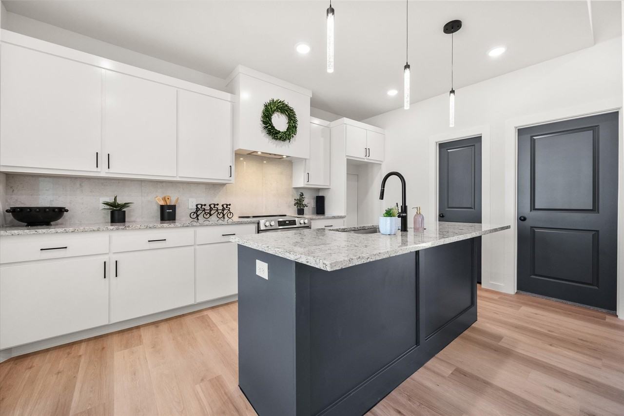 1414 Farmhouse Ave - Photo 4 of 25