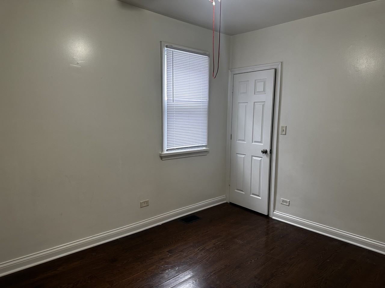 12026 S Lafayette Ave - Photo 4 of 7