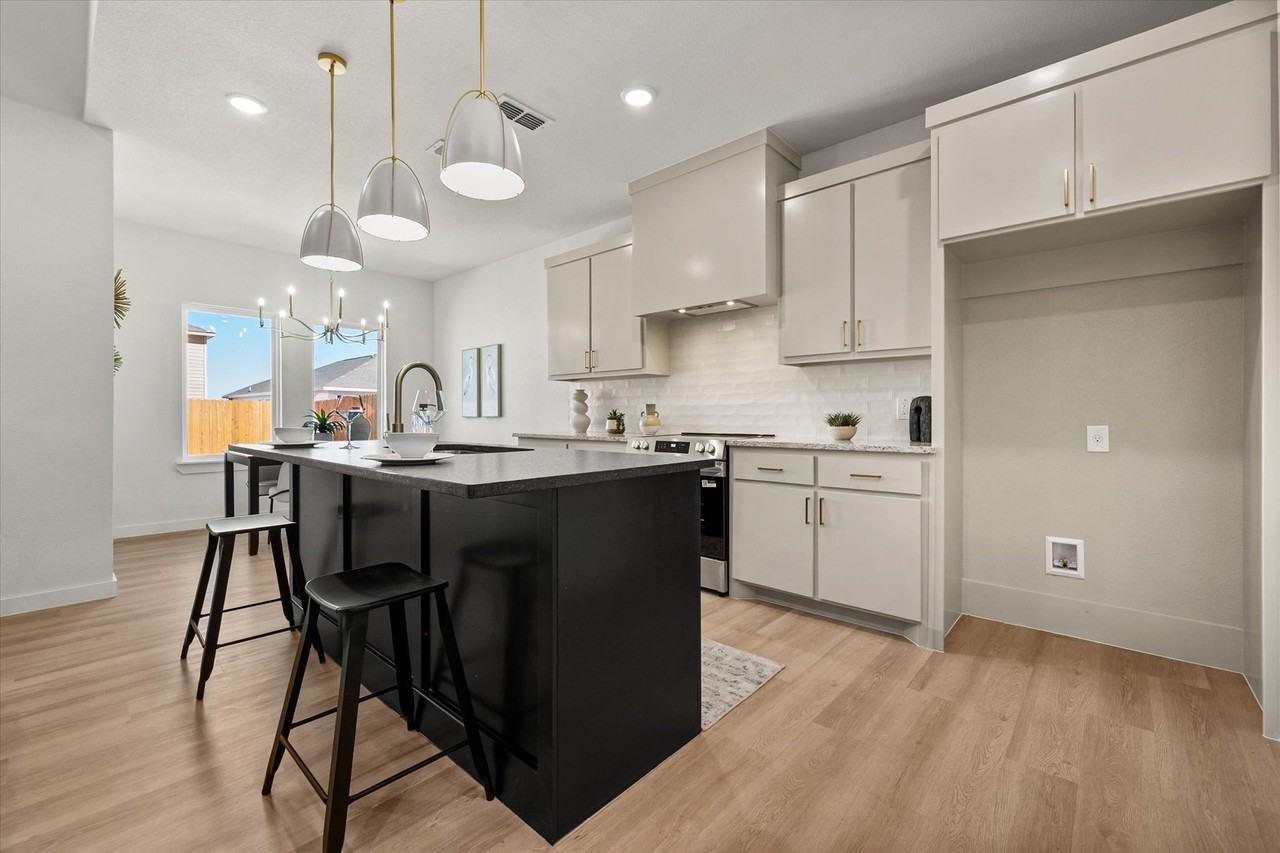 1410 Farmhouse Ave - Photo 3 of 18