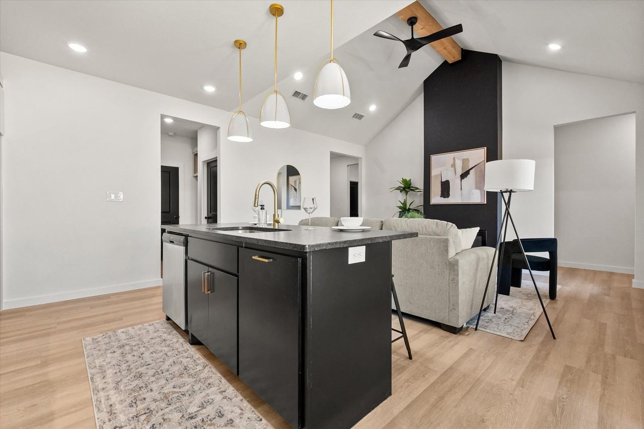 1410 Farmhouse Ave - Photo 4 of 18