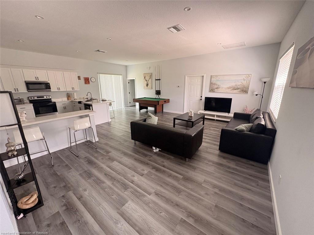 115 Fire Island Ave Ne - Photo 2 of 11