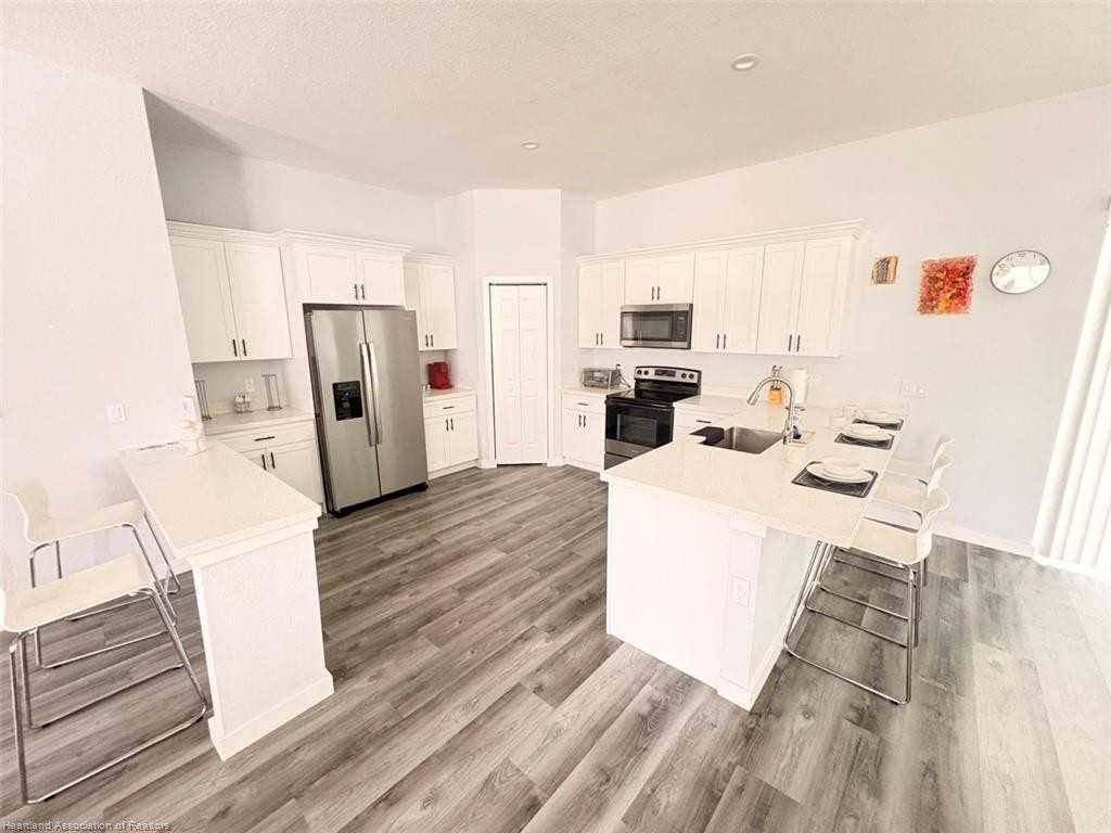 115 Fire Island Ave Ne - Photo 4 of 11