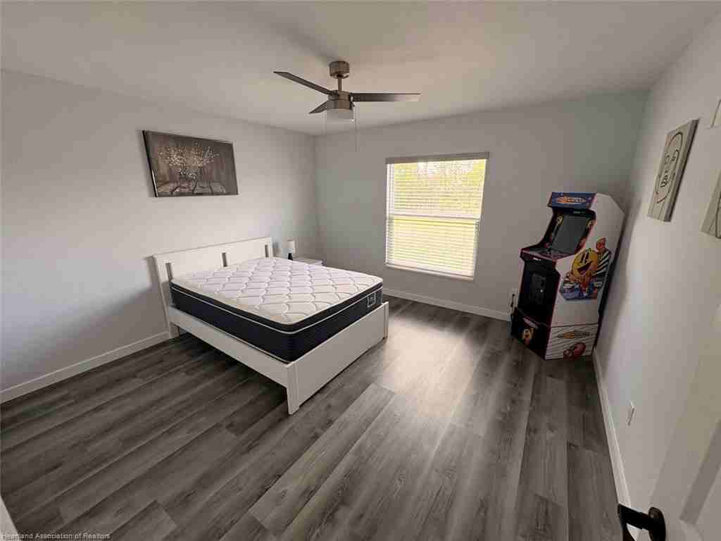 115 Fire Island Ave Ne - Photo 6 of 11