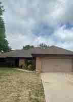 featured image of 325 E Parkland Dr