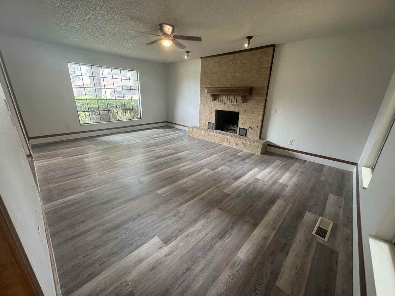 325 E Parkland Dr - Photo 4 of 29