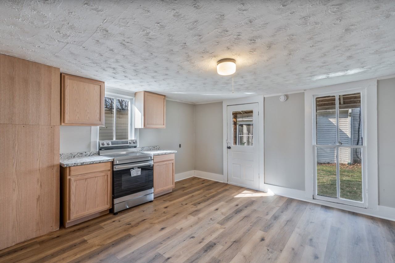 319 Montague St - Photo 2 of 29