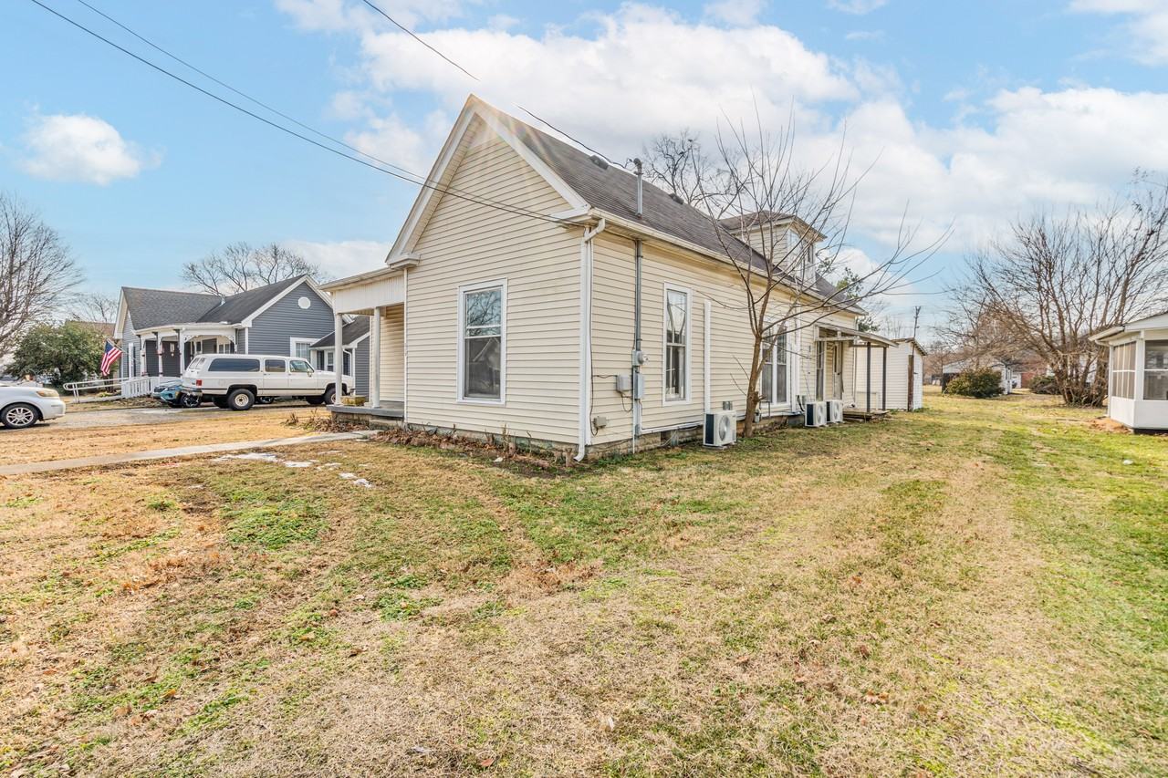 319 Montague St - Photo 3 of 29