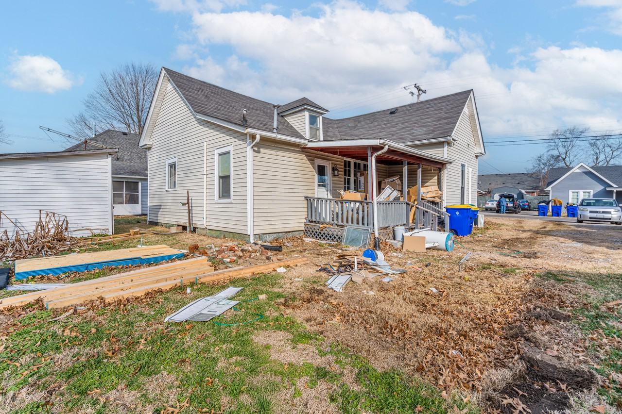 319 Montague St - Photo 7 of 29