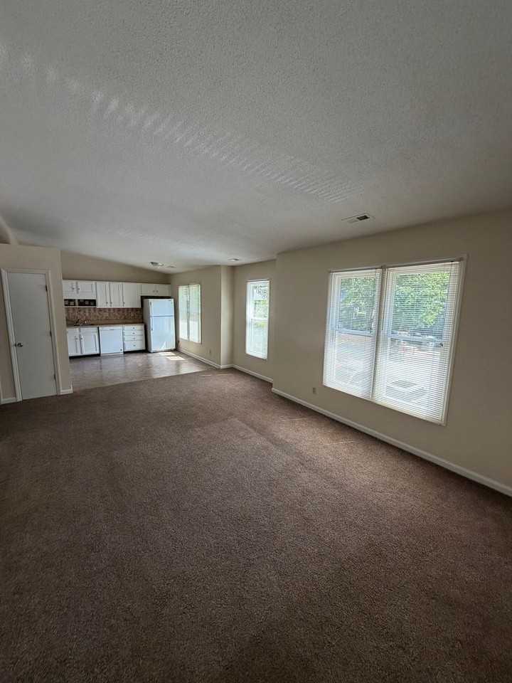 121 Westview Dr #38 - Photo 2 of 12