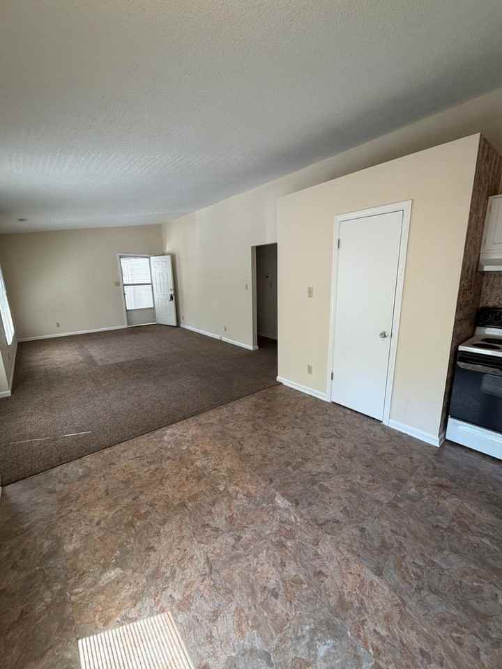 121 Westview Dr #38 - Photo 4 of 12